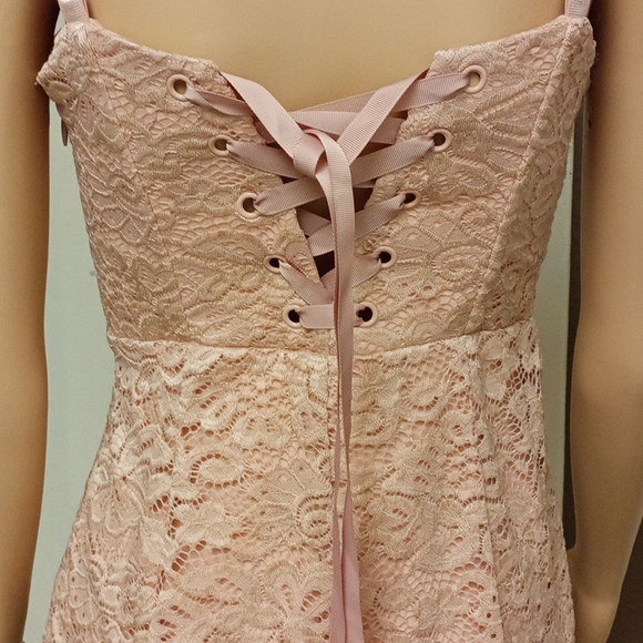 Bebé Scallop Lace midi Dress - Picture 6 of 12